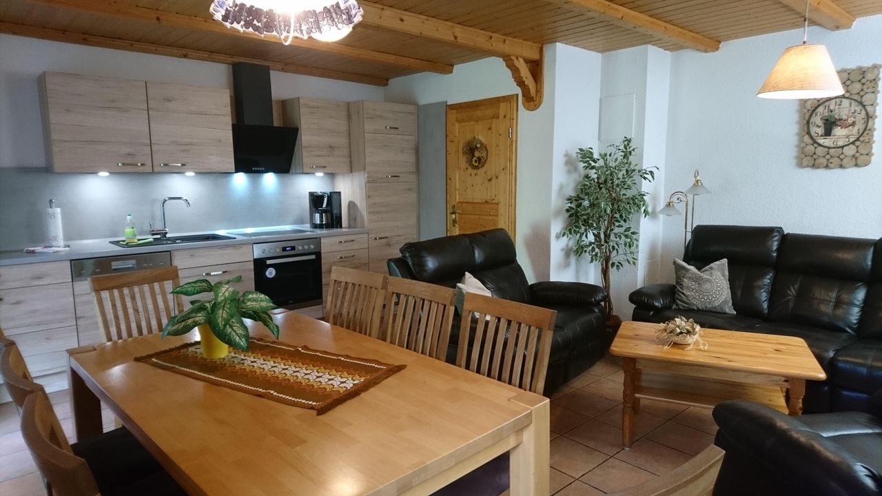 Wohnbereich mit offener Küche Wohnbereich mit offener Küche